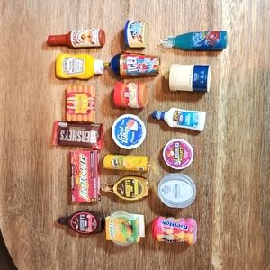 Lot of 19 Mini Brand toys.